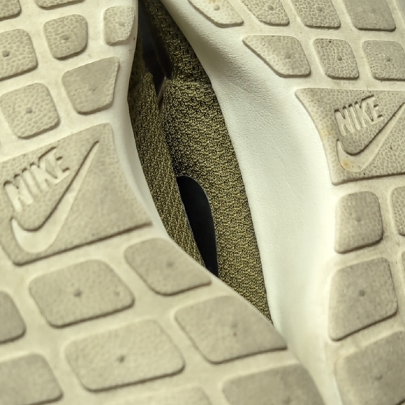 Nike Roshe Runners Green Sneakers - Picture 9 of 9
